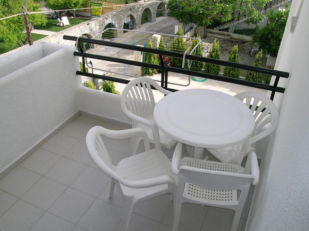Kamares Apartments Εε Poros Town Room photo